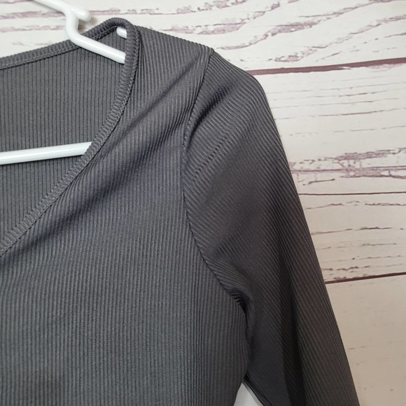 PrettyLittleThing Gray Marl Long Sleeve Rib Popper Thong Bodysuit Womans Size XS - Picture 3 of 4